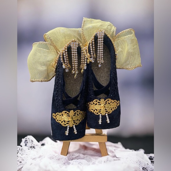 Handmade pointe shoes. Gift for ballerina. Souvenir. Home decor. Ballerina shoes - Picture 1 of 5